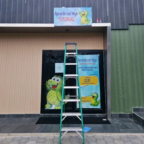 Instalación de vinil corporativo en Guatemala - Kolibri